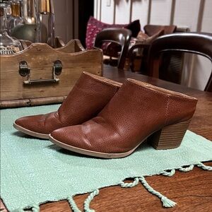 Universal Thread Block Heel Mules